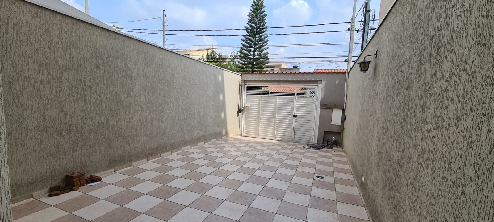 Sobrado à venda no Parque Novo Oratório: Garagem