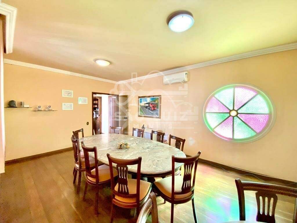 Casa com 5 quartos — São José, Belo Horizonte