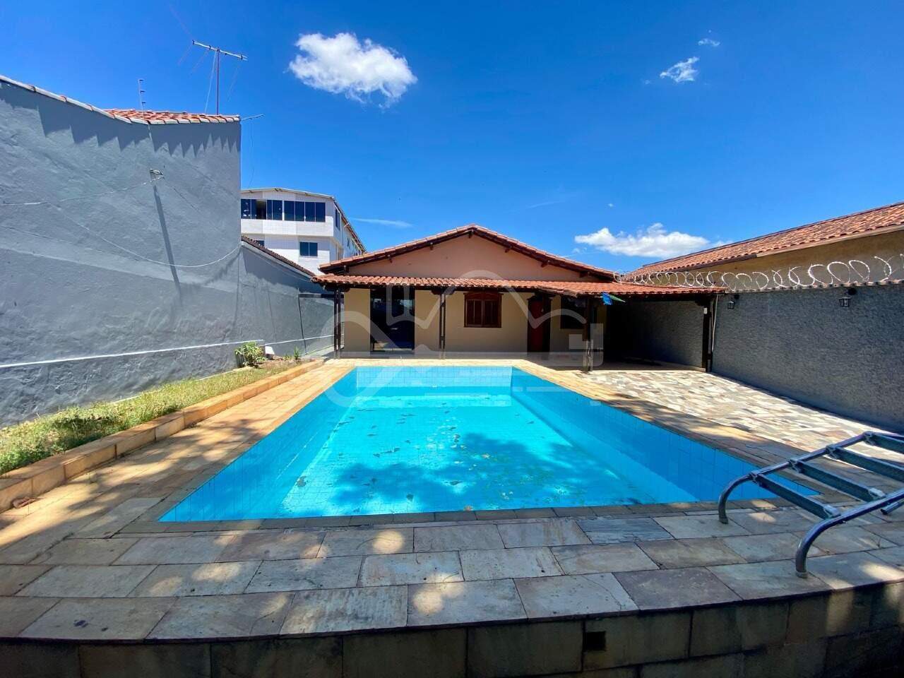Casa com 3 quartos — Alípio de Melo, Belo Horizonte