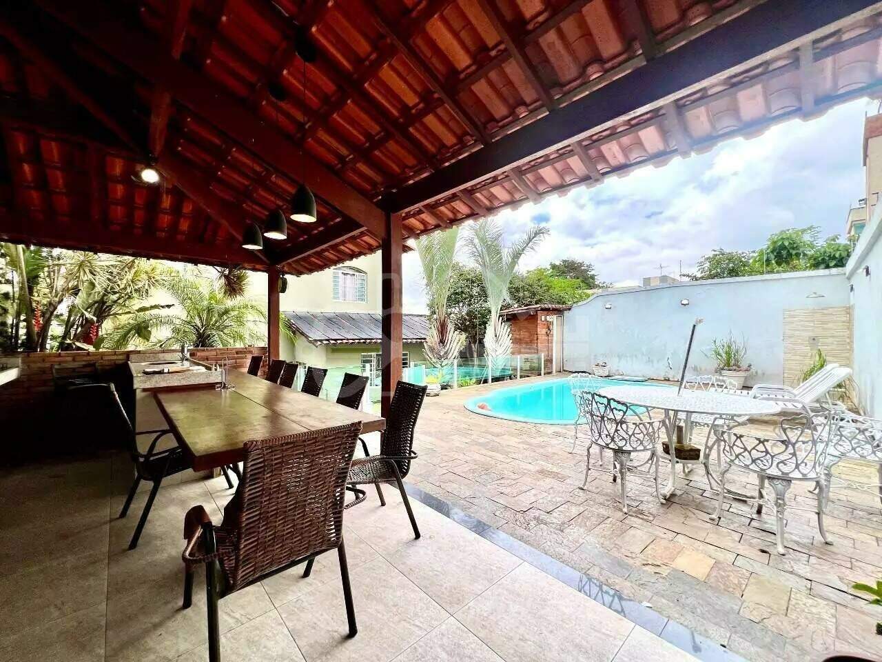 Casa com 4 quartos — Santa Amélia, Belo Horizonte