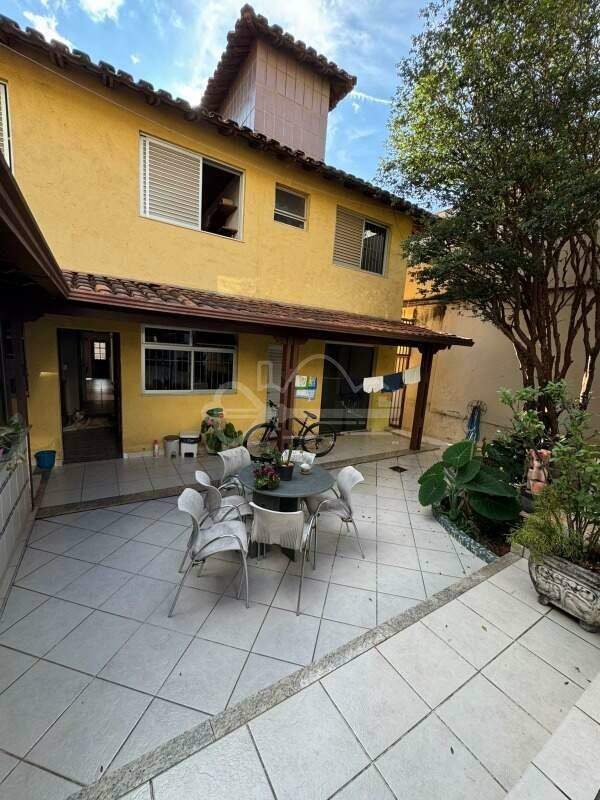 Casa com 8 quartos — Jaraguá, Belo Horizonte