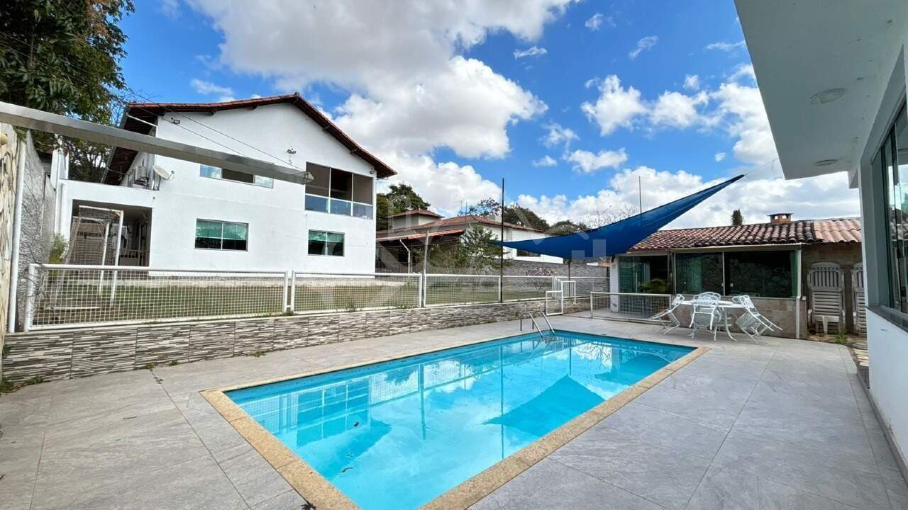 Casa com 8 quartos — Braúnas, Belo Horizonte