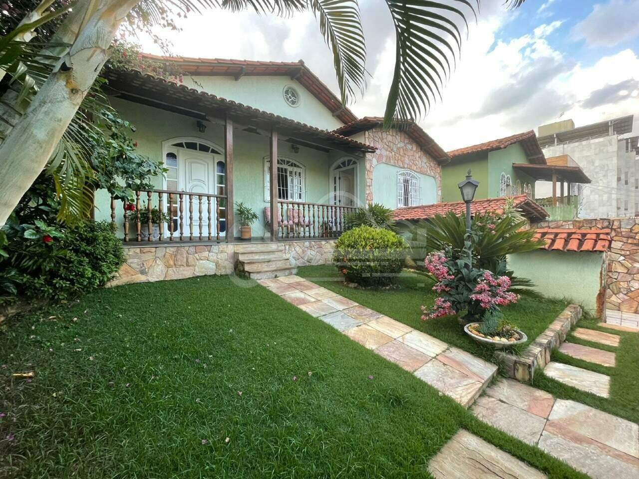 Casa com 3 quartos — Ouro Preto, Belo Horizonte