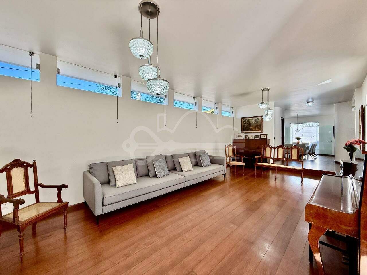 Casa com 4 quartos — Santa Amélia, Belo Horizonte