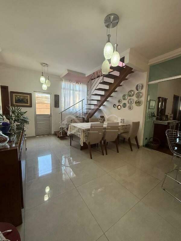 Casa com 5 quartos — Paquetá, Belo Horizonte