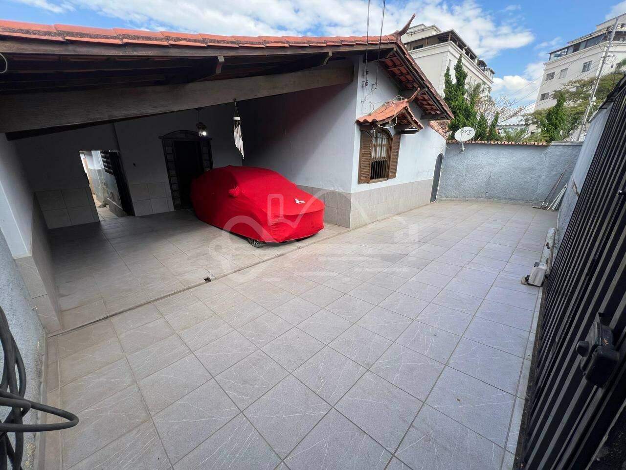 Casa com 3 quartos — Conjunto Celso Machado, Belo Horizonte