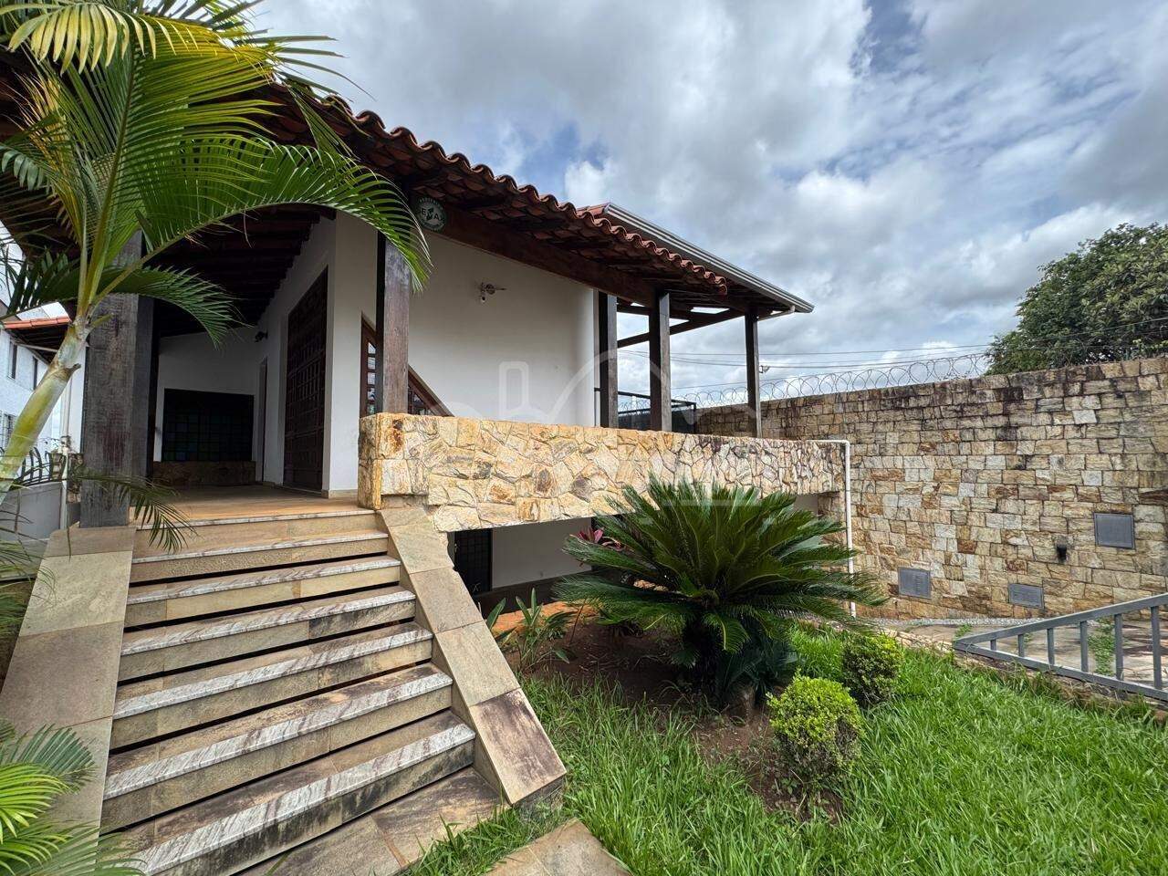 Casa com 4 quartos — Ouro Preto, Belo Horizonte
