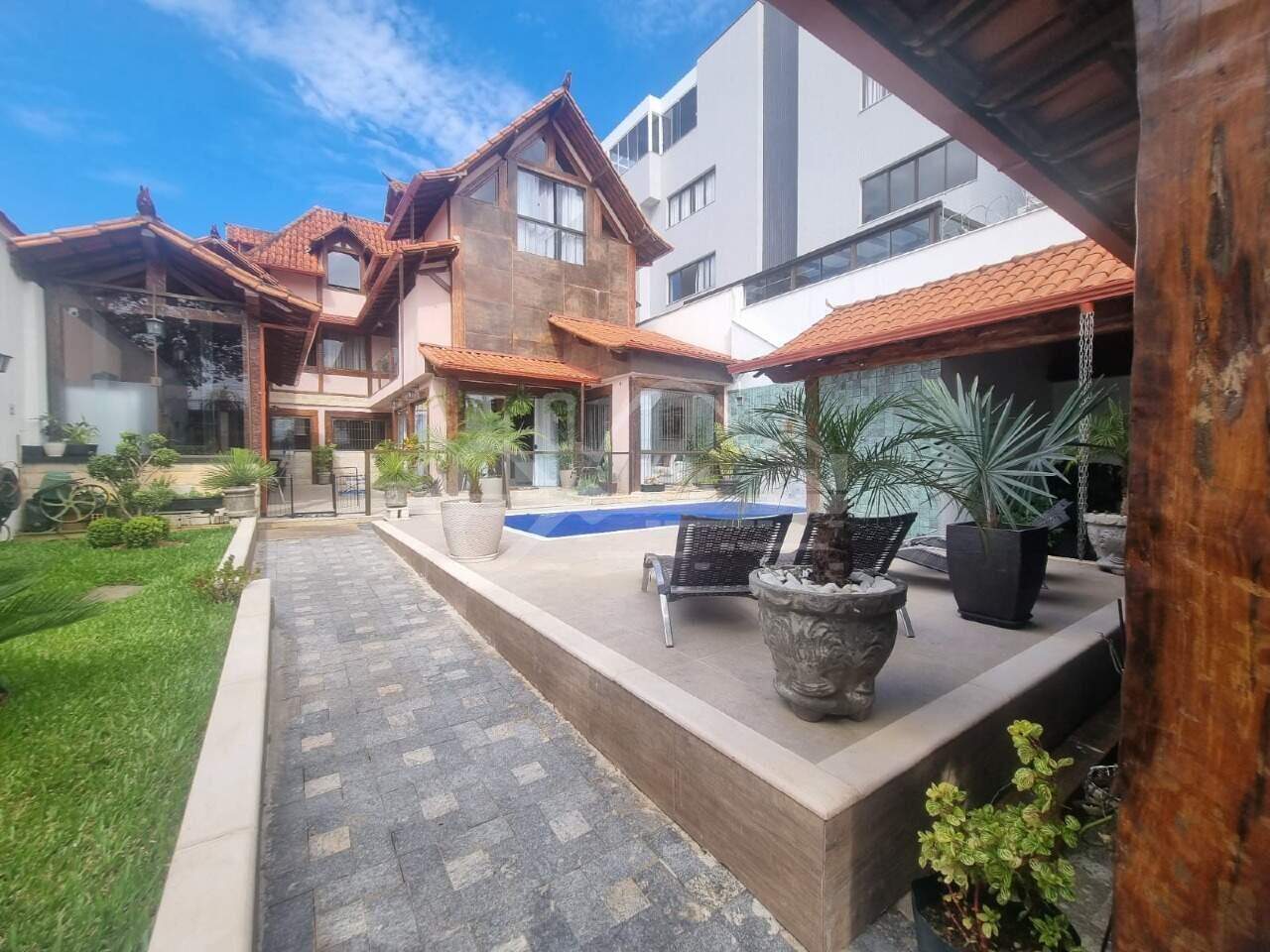 Casa com 4 quartos — Planalto, Belo Horizonte
