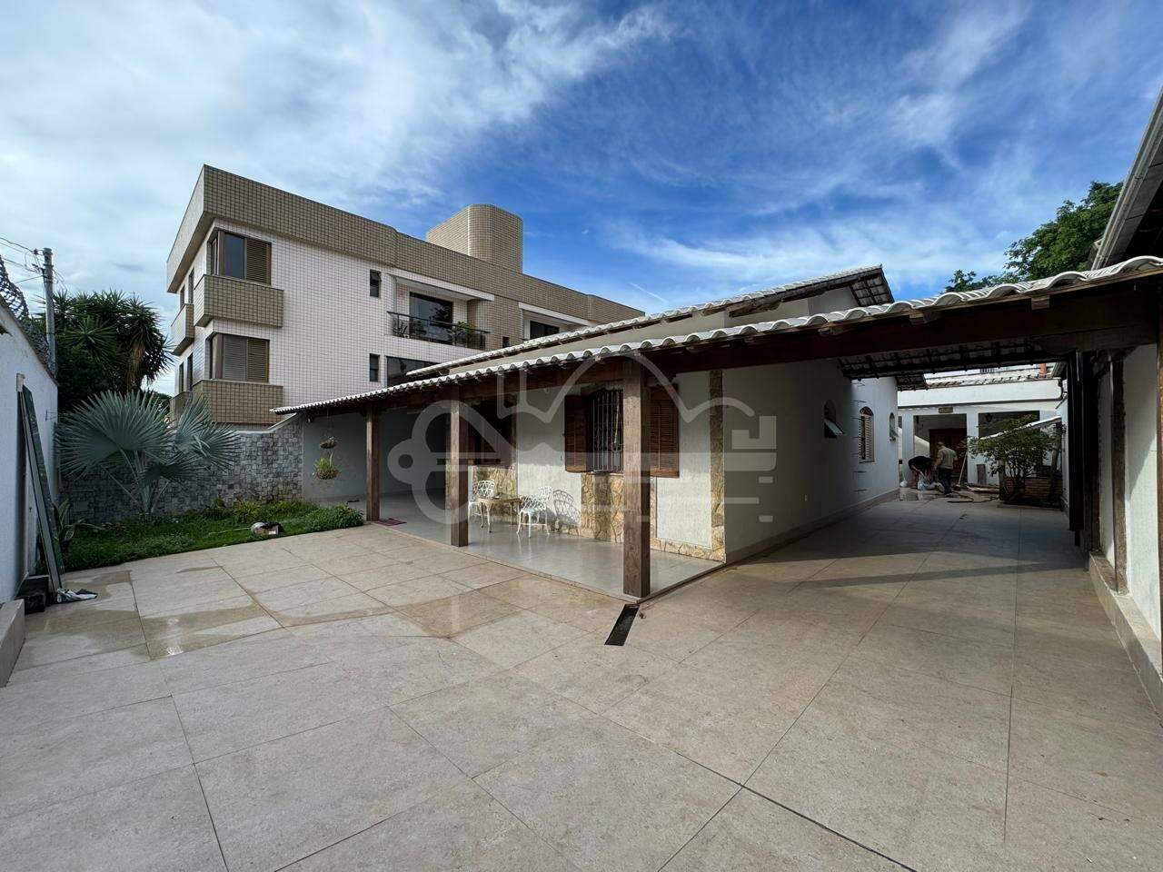 Casa com 4 quartos — Santa Amélia, Belo Horizonte