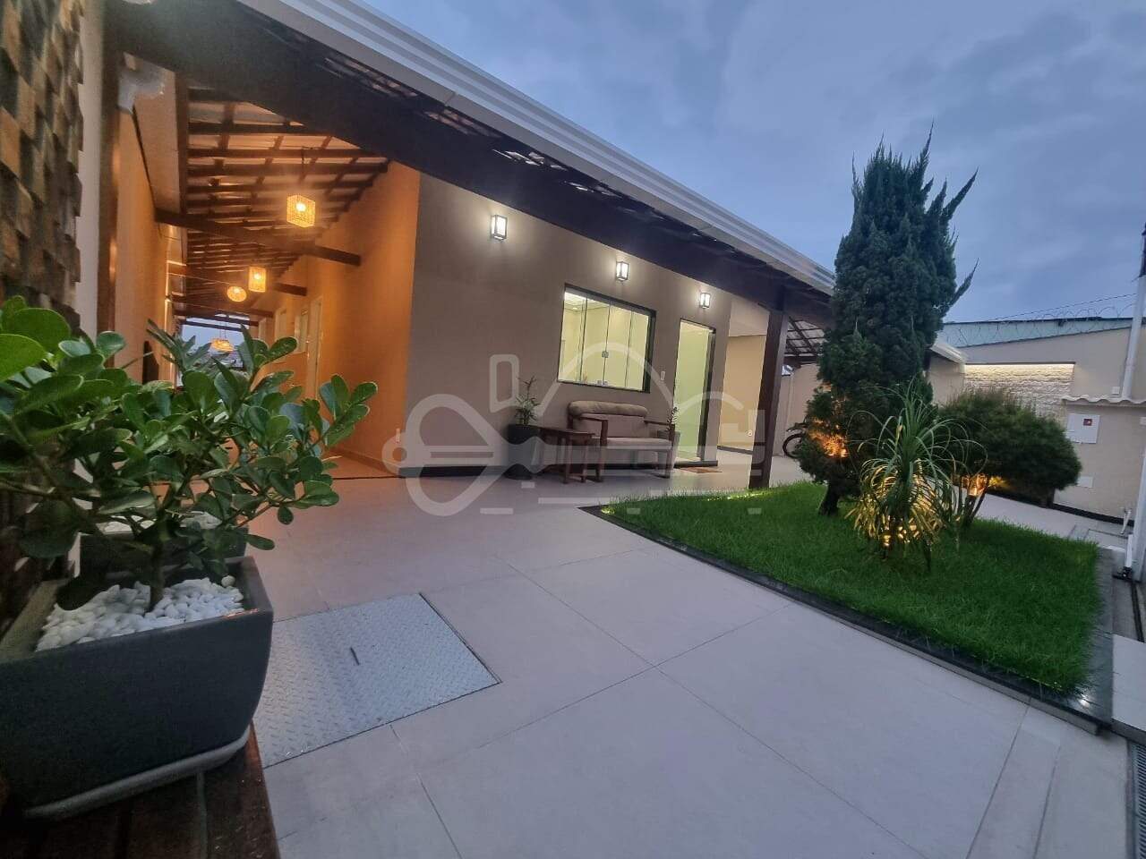 Casa com 3 quartos — Santa Mônica, Belo Horizonte
