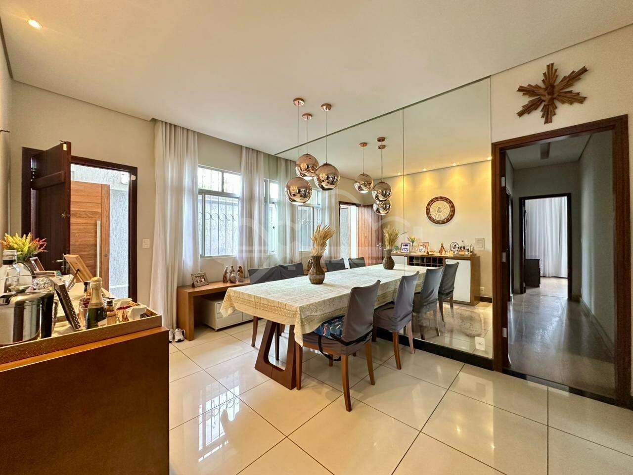Casa com 3 quartos — São Francisco, Belo Horizonte