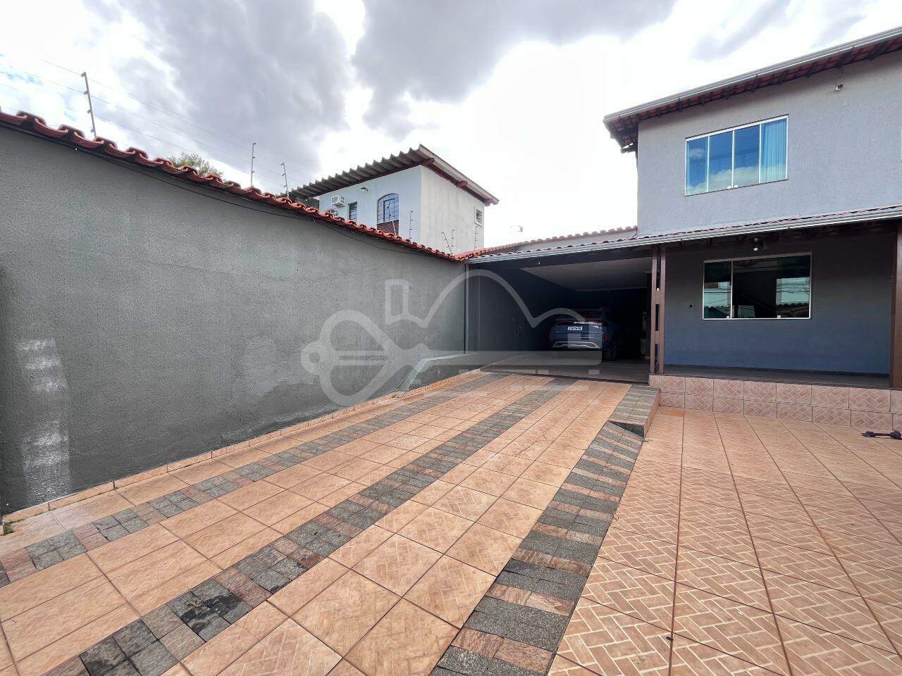 Casa com 3 quartos — Santa Amélia, Belo Horizonte