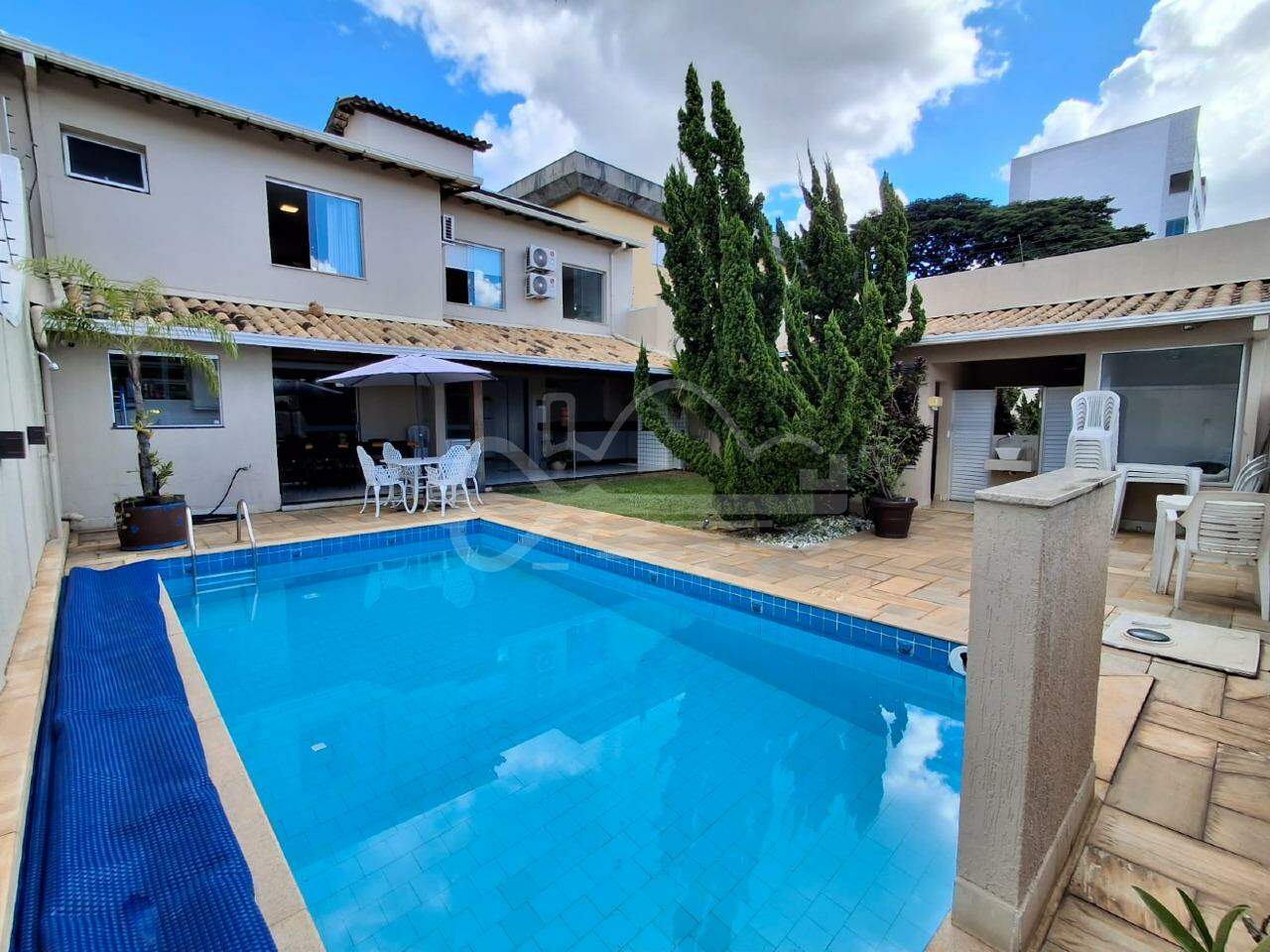 Casa com 3 quartos — Santa Rosa, Belo Horizonte