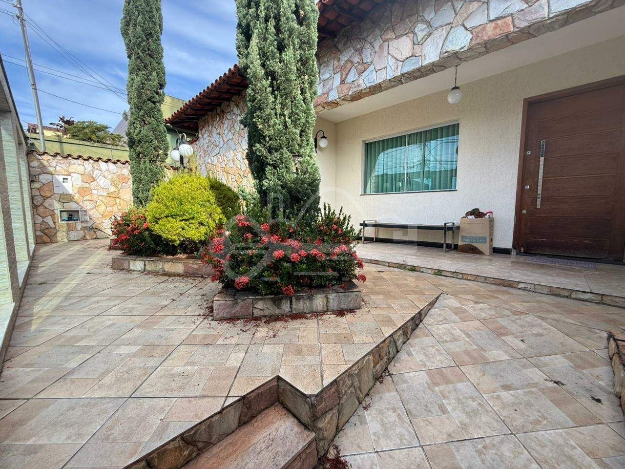 Casa com 3 quartos — Planalto, Belo Horizonte