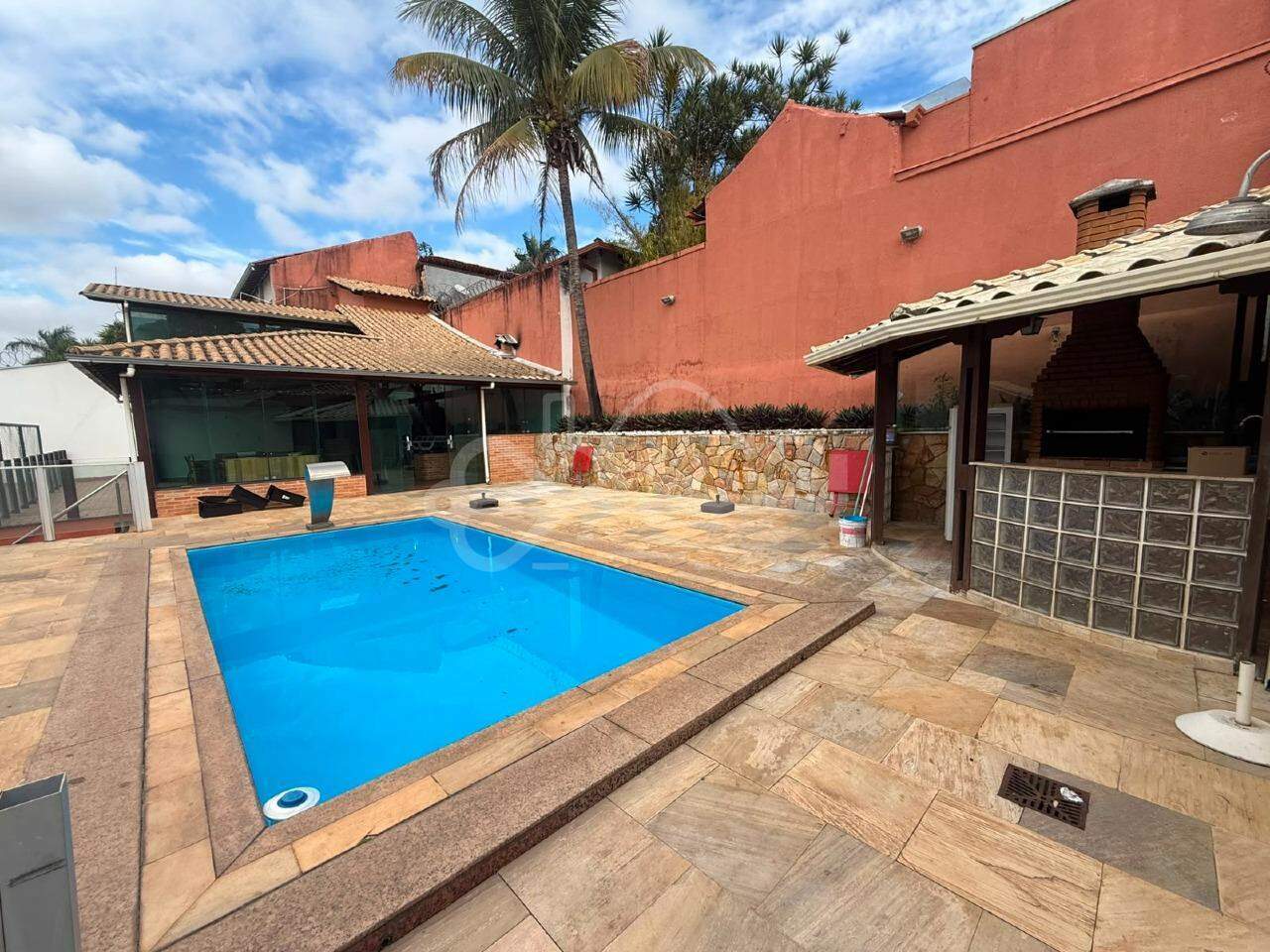 Casa com 5 quartos — Braúnas, Belo Horizonte