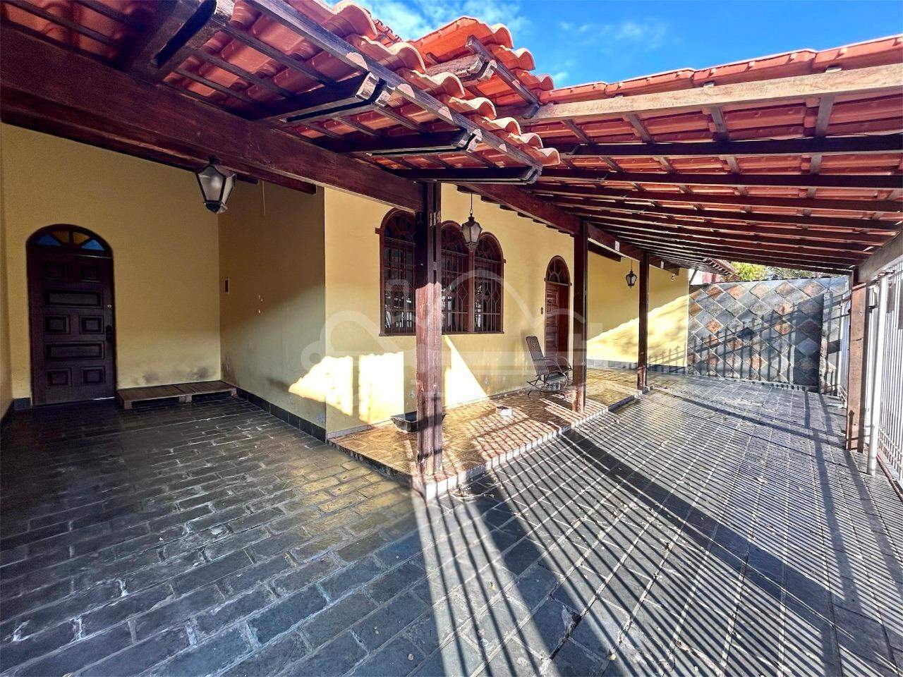 Casa com 5 quartos — Indaiá, Belo Horizonte