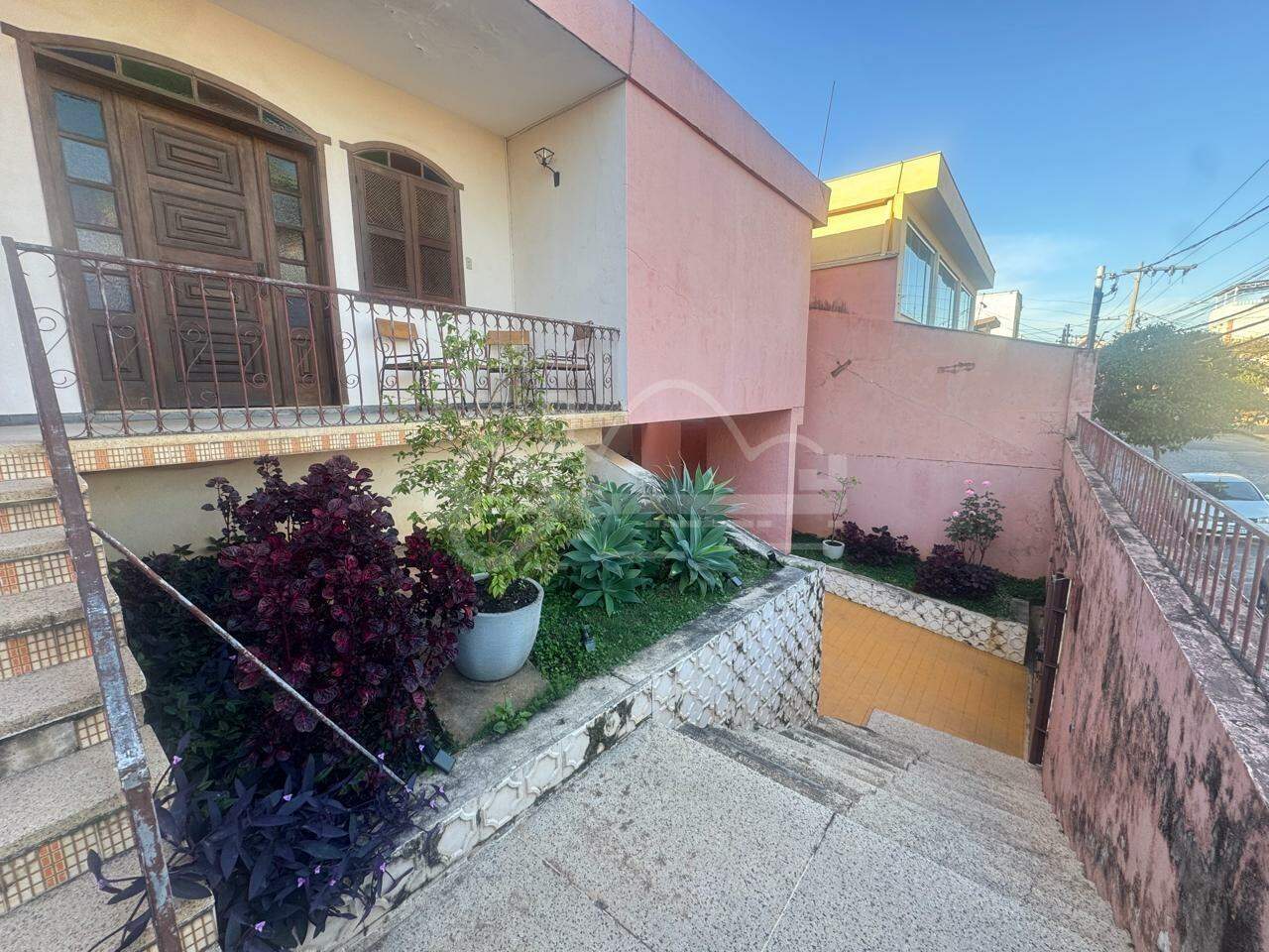 Casa com 5 quartos — Caiçaras, Belo Horizonte