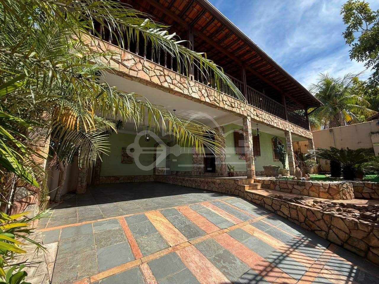 Casa com 4 quartos — Santa Mônica, Belo Horizonte