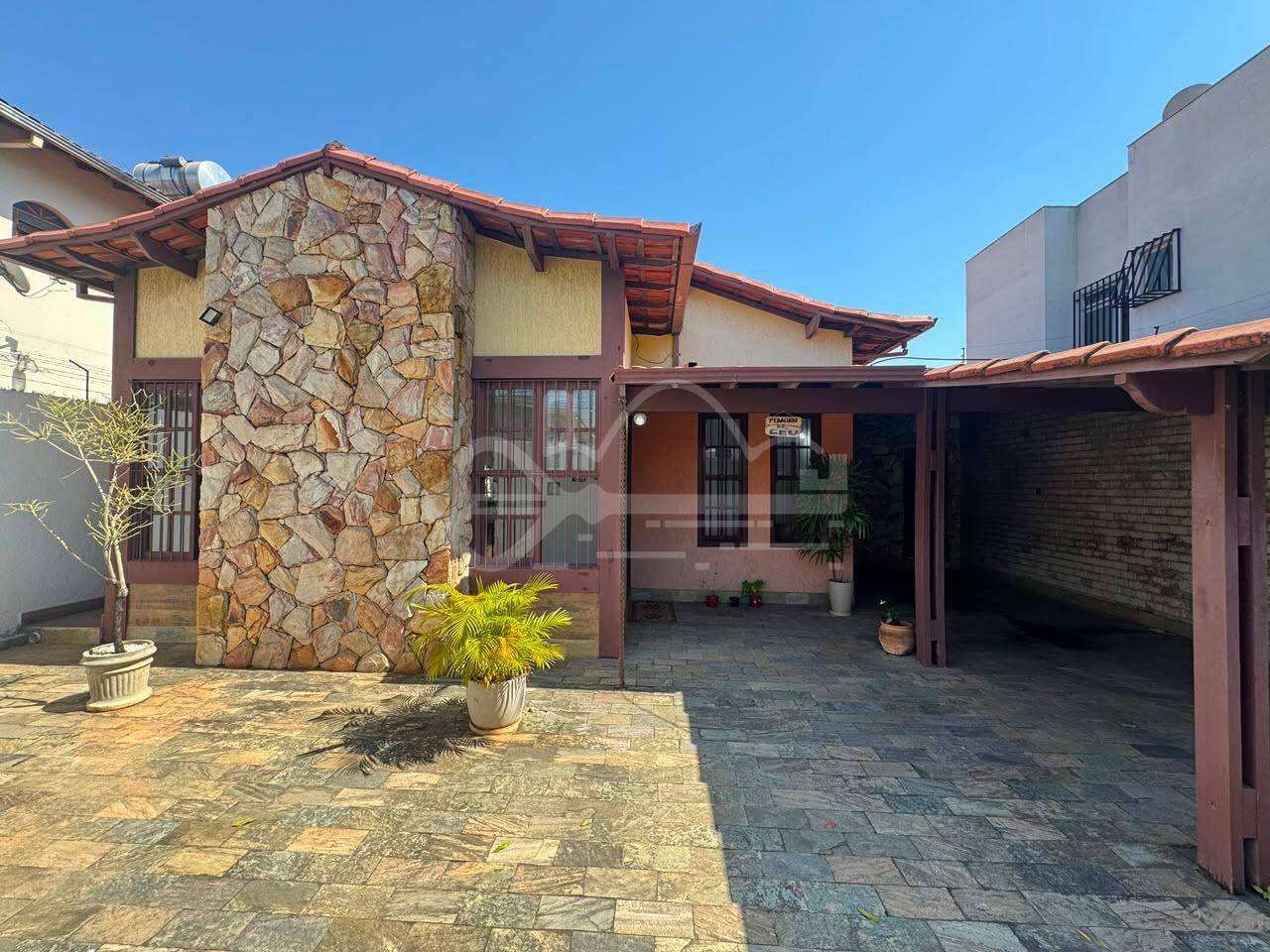 Casa com 4 quartos — Santa Branca, Belo Horizonte