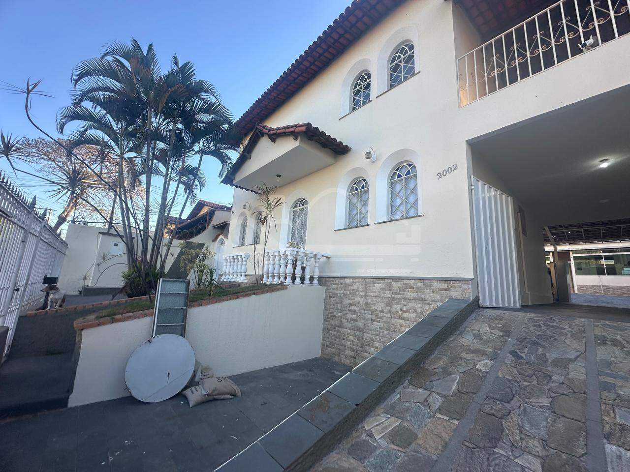 Casa com 5 quartos — Santa Mônica, Belo Horizonte