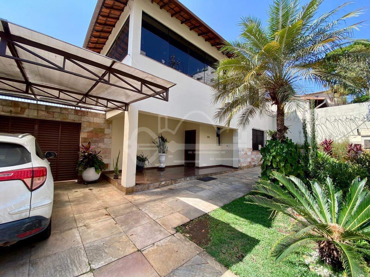 Casa com 4 quartos — Santa Rosa, Belo Horizonte