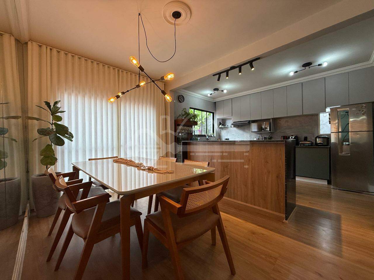 Casa com 3 quartos — Santa Amélia, Belo Horizonte