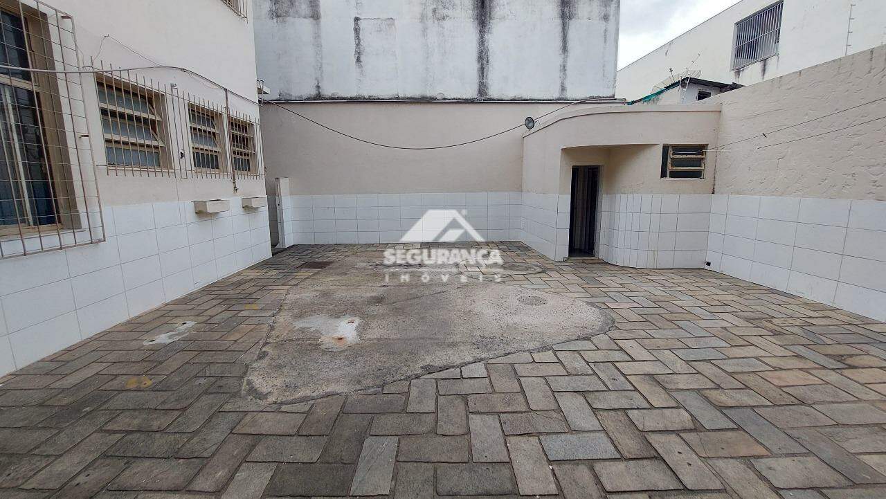 Casa para aluguel no Centro: ÁREA