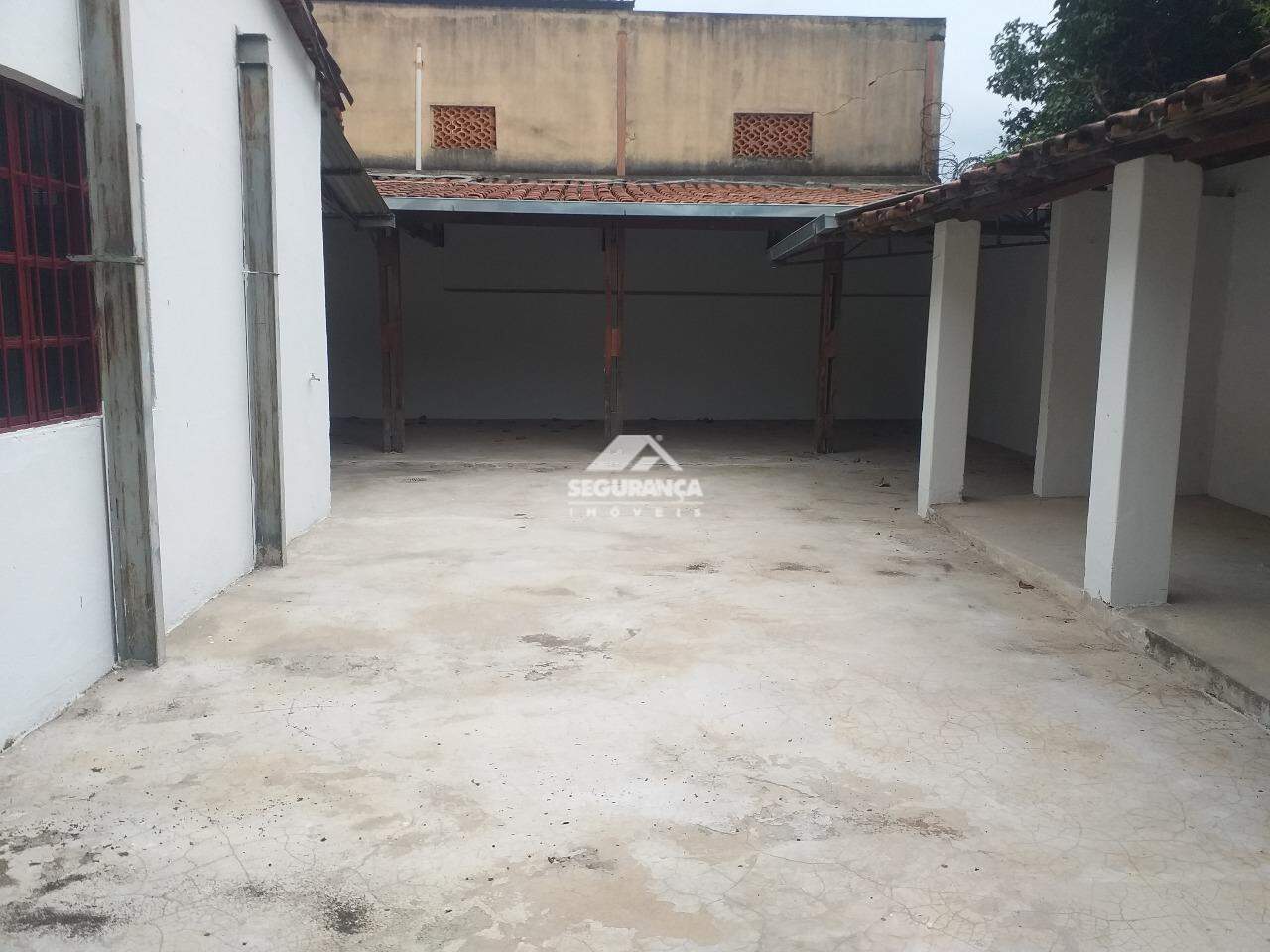 Casa para aluguel no Centro: GARAGEM