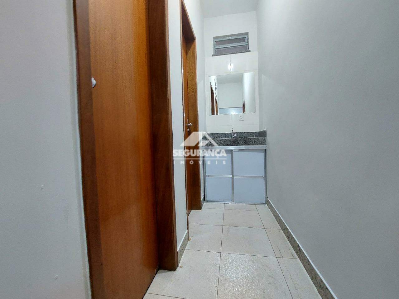 Loja para aluguel no Centro: HALL PARA OS BANHEIROS 