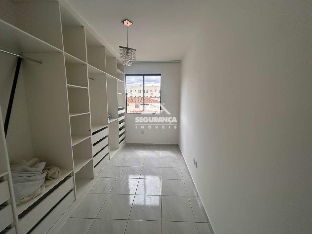 Apartamento para aluguel no Morada do Vale: CLOSET DA SUÍTE 