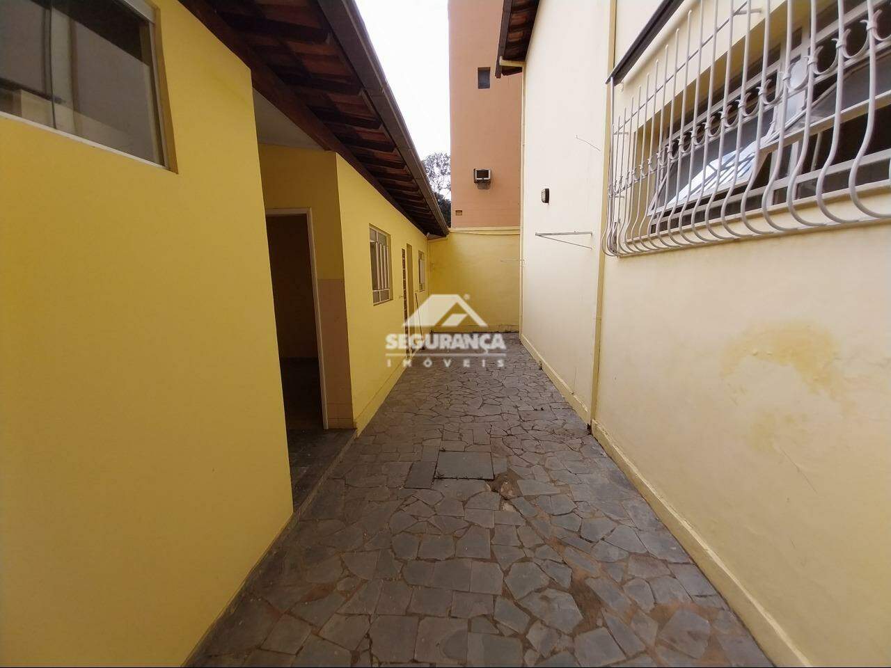 Casa comercial para aluguel no Centro: VARANDA