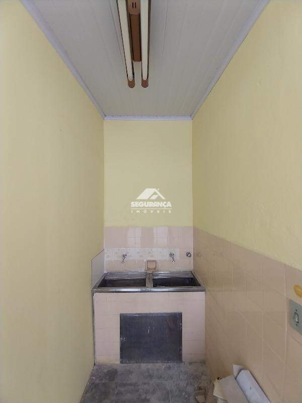 Casa comercial para aluguel no Centro: ÁREA DE SERVIÇO