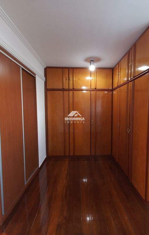 Apartamento para aluguel no Centro: CLOSET DA SUÍTE 