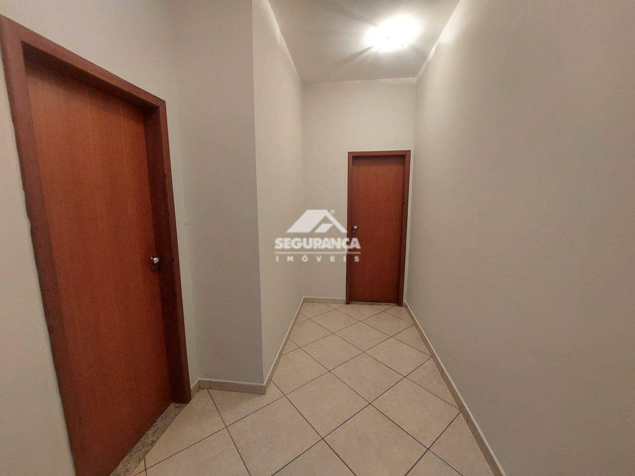 Apartamento para aluguel no Centro: HALL PARA OS QUARTOS