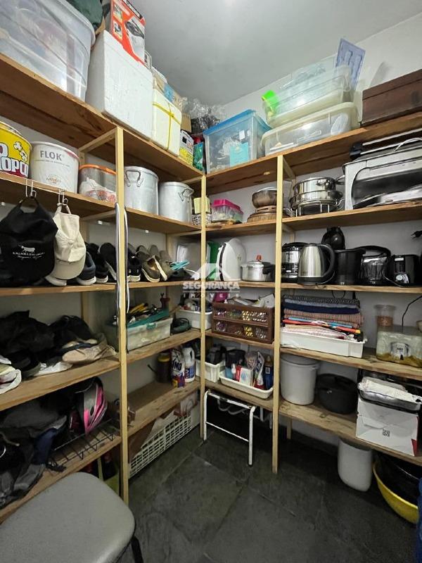 Apartamento à venda no Centro: QUARTO DE DESPEJO 