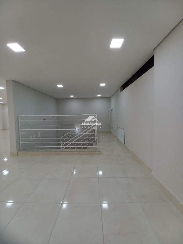 Sala à venda no Centro: SEGUNDO PISO