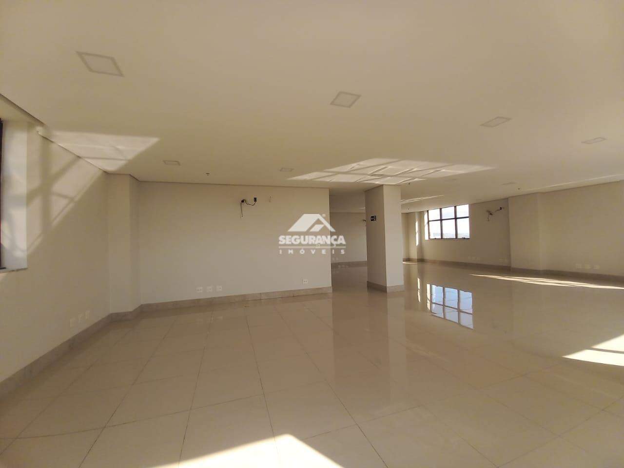 Sala à venda no Centro: PRIMEIRO PISO