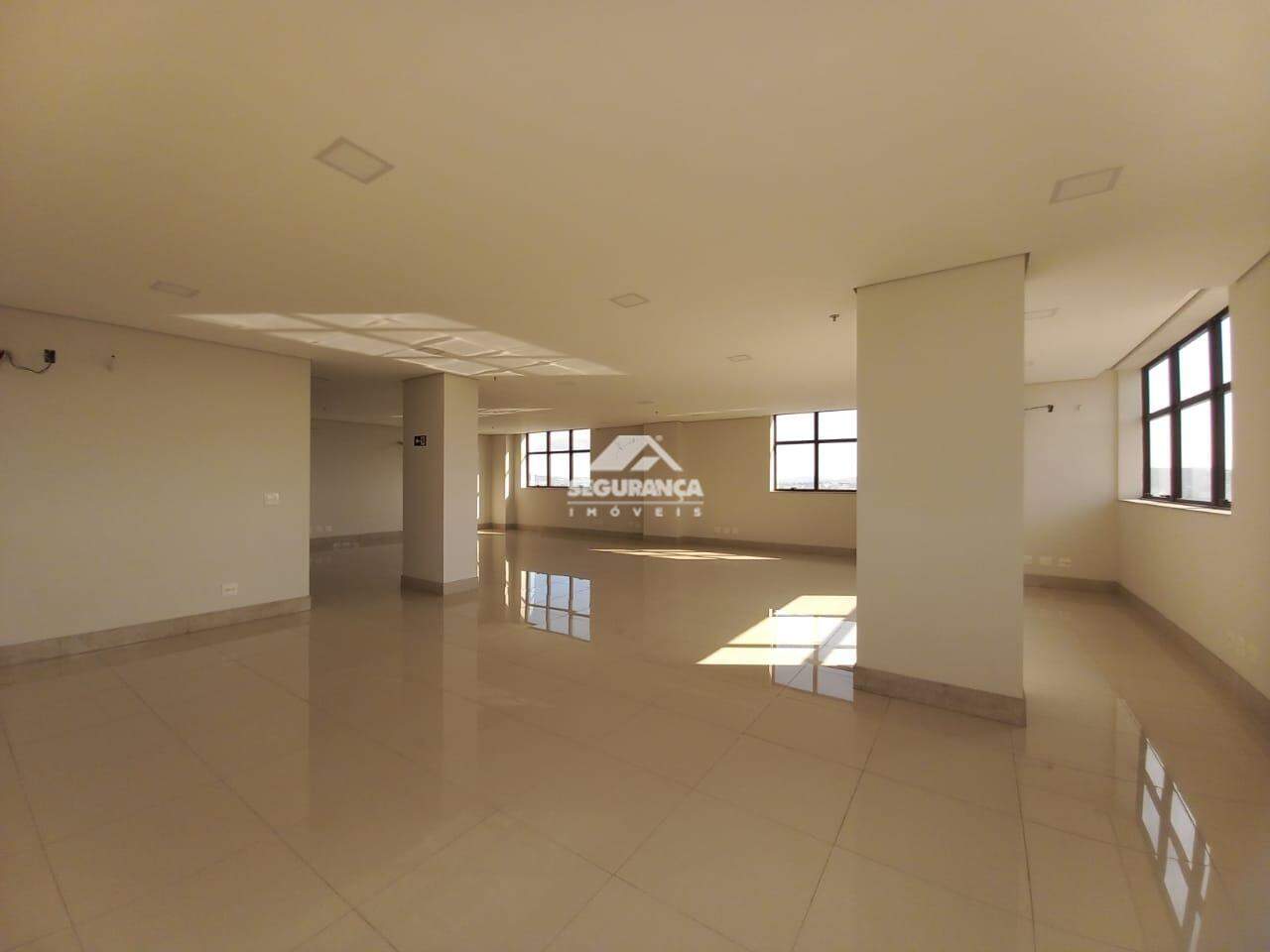 Sala à venda no Centro: PRIMEIRO PISO