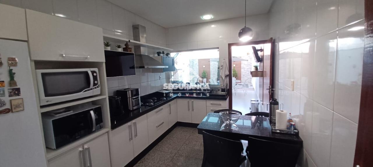 Casa à venda no SANTO AGOSTINHO: 