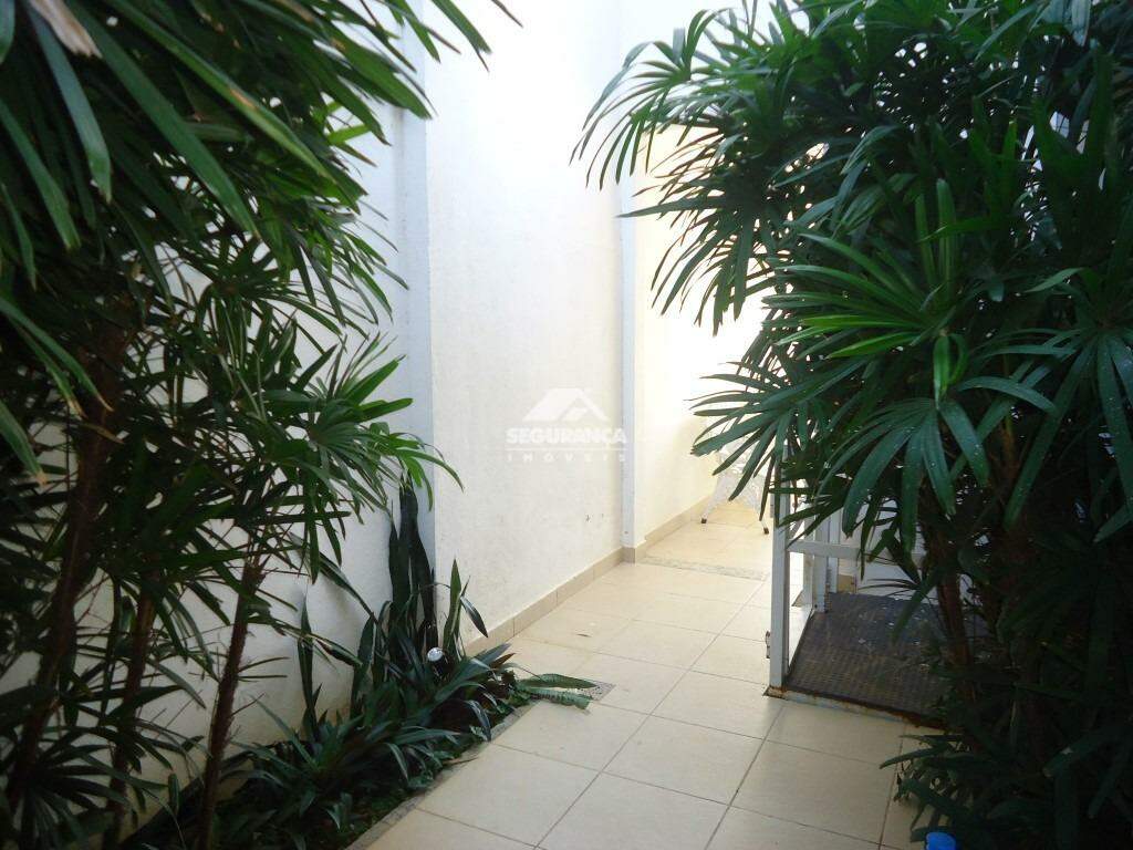 Casa para aluguel no Ilha dos Araújos: CORREDOR LATERAL