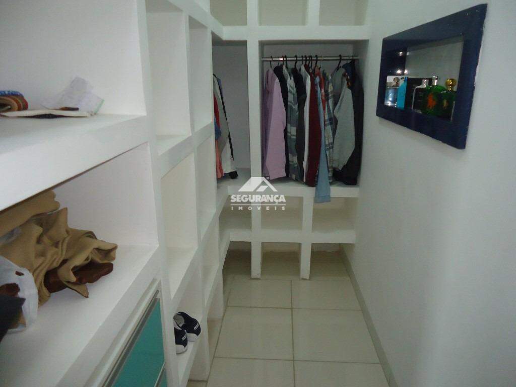 Casa para aluguel no Mirante da Rocha: CLOSET