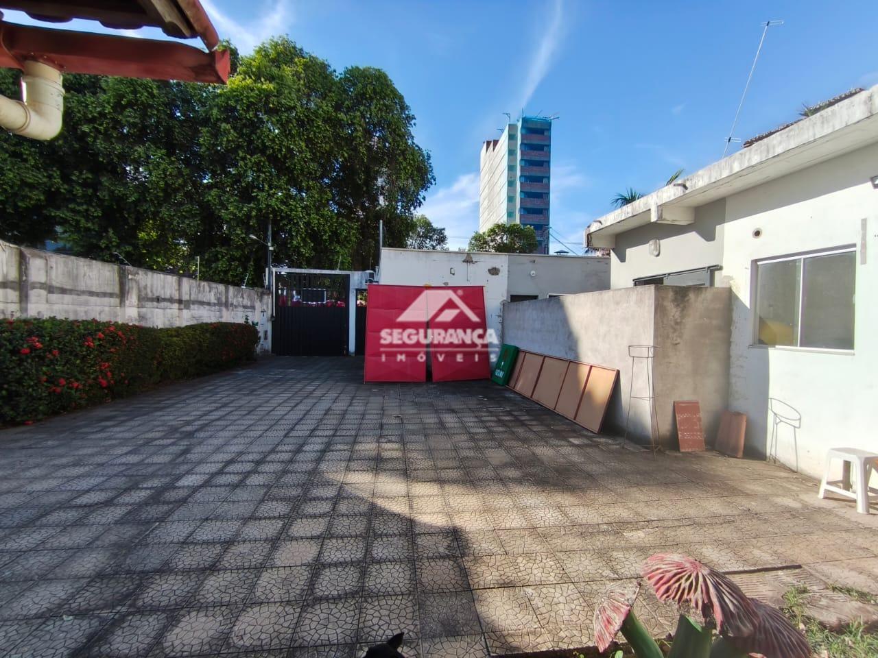 Casa à venda no Centro: 