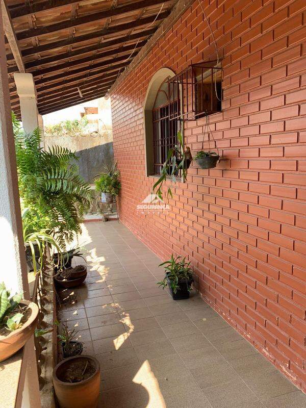 Casa à venda no JK I: 