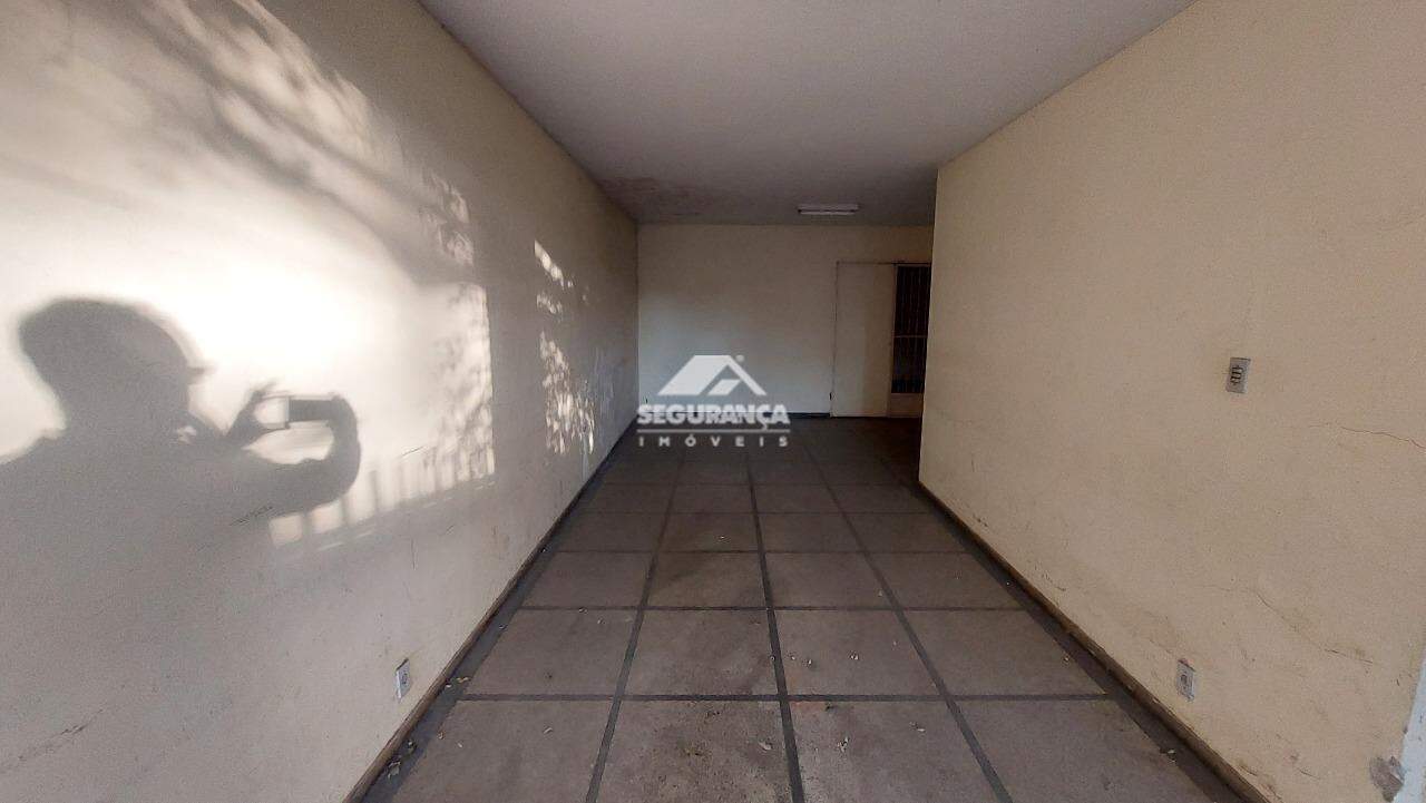 Casa para aluguel no Centro: GARAGEM