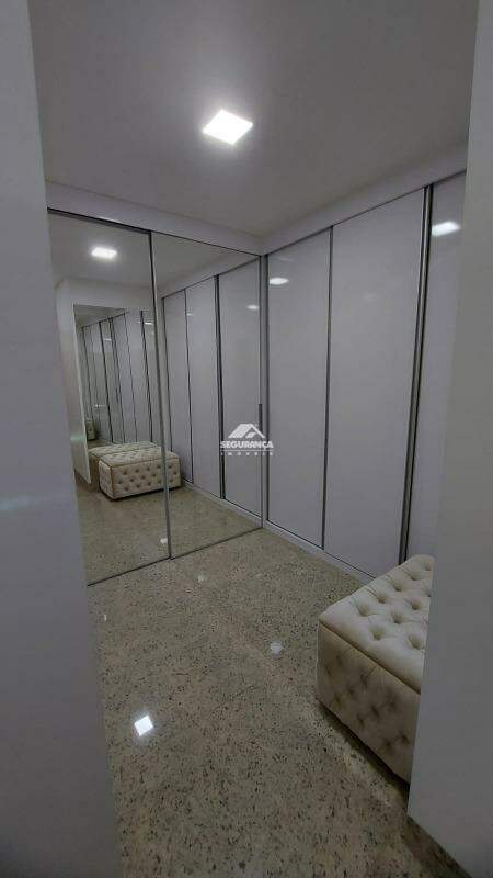Casa à venda no SANTO AGOSTINHO: Closet Suite Master