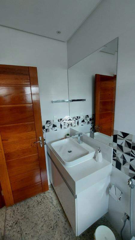 Casa à venda no SANTO AGOSTINHO: Banheiro Social