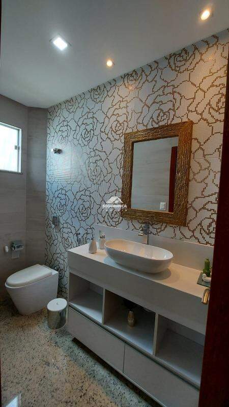 Casa à venda no SANTO AGOSTINHO: Banheiro Suíte Master