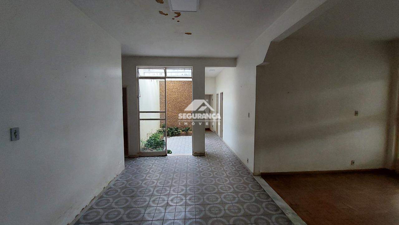 Casa à venda no Centro: