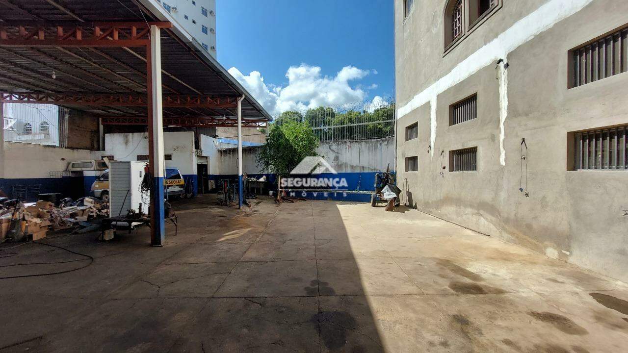 Prédio Comercial à venda no Centro: