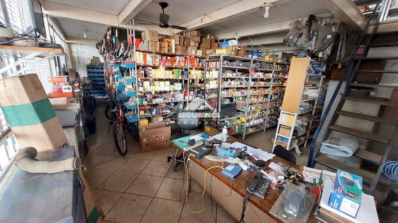 Prédio Comercial à venda no Centro: